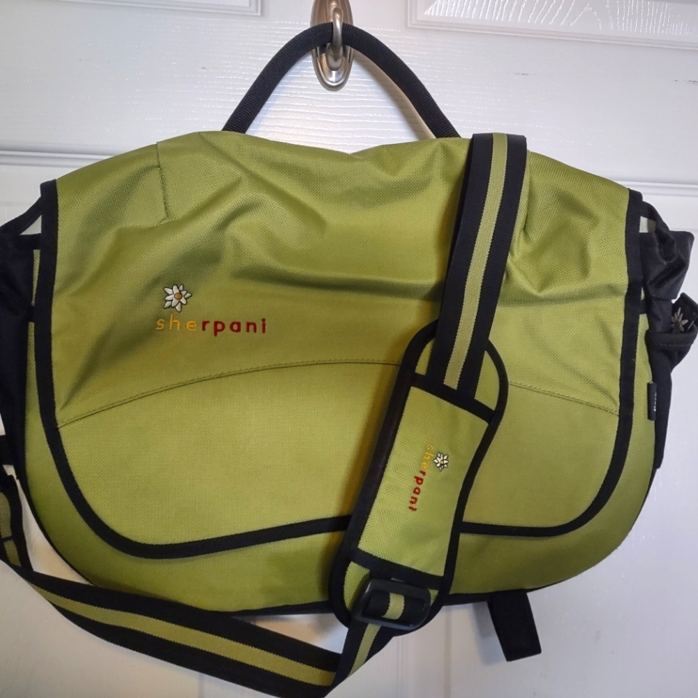 Sherpani Messenger Bag